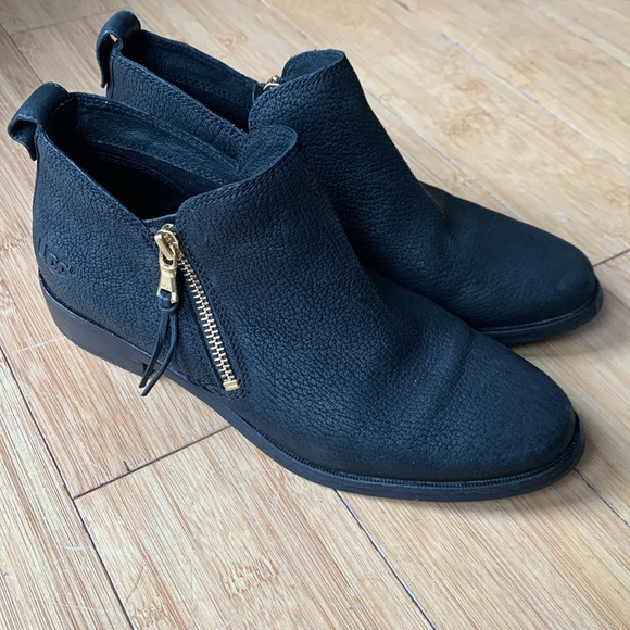 Black UGG 7.5 - Picture 2 of 8